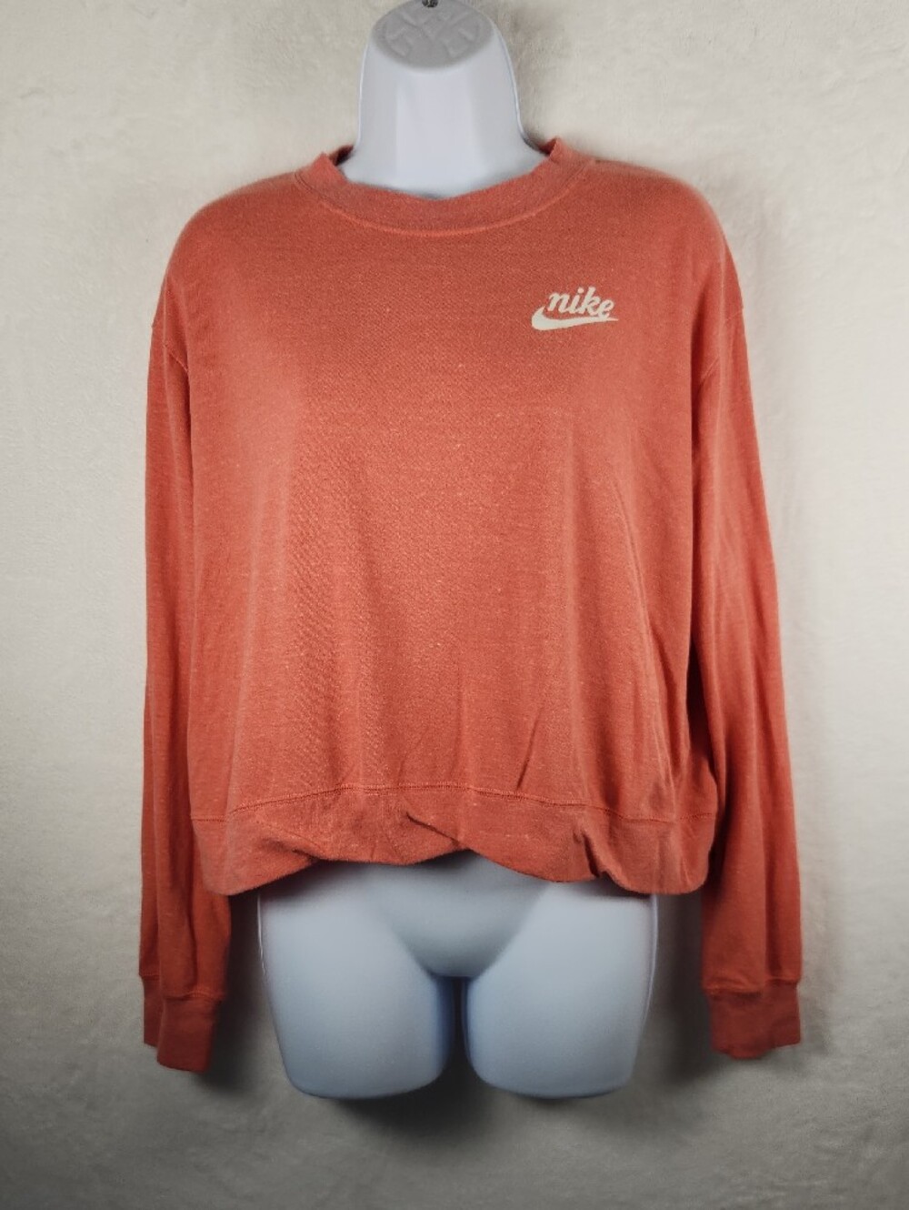 Nike Cropped Crew Neck Long Sleeve T-Shirt Women's Size M Coral Pink / Orange - Picture 3 of 8